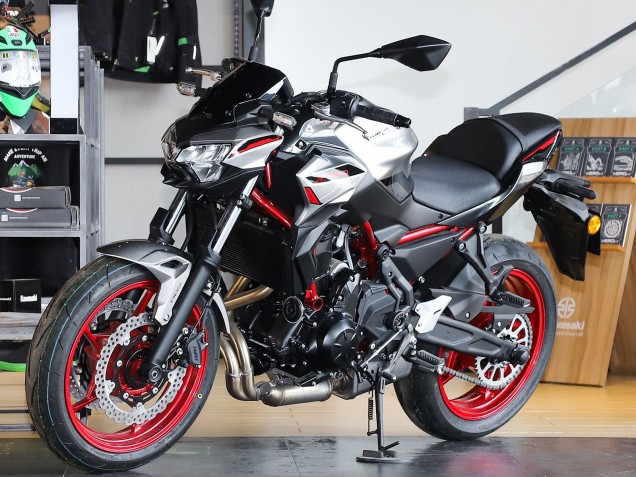 Carenados Moto Kawasaki Ninja Z650 2020-2025 - Negro Plata Rojo