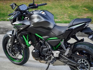 Carenados Moto Kawasaki Ninja Z650 2020-2025 - Negro Verde